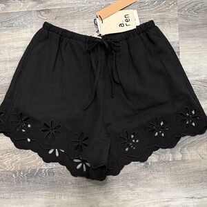 NWT a. ren Women's Black Floral cut out Hem Shorts sz s